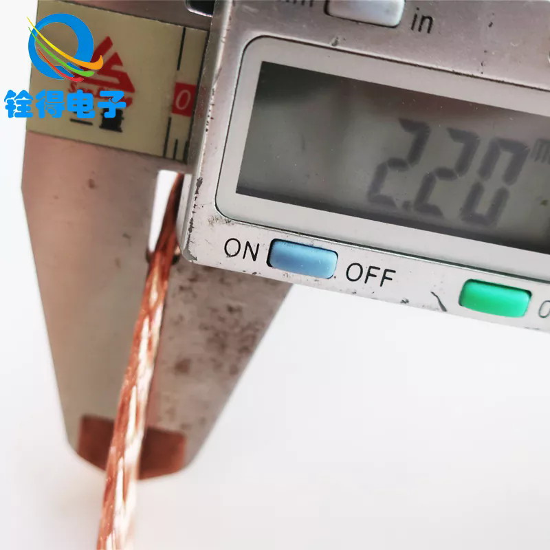 Čo robí plochú vodivú pásky s plochou medenou spoľahlivou?